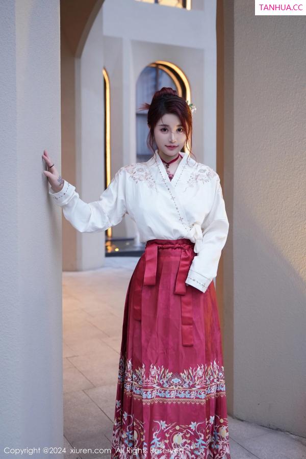 美七Mia  [XiuRen]高清写真图 2024.01.19 No.7985 美七Mia 古装美腿第4张图片